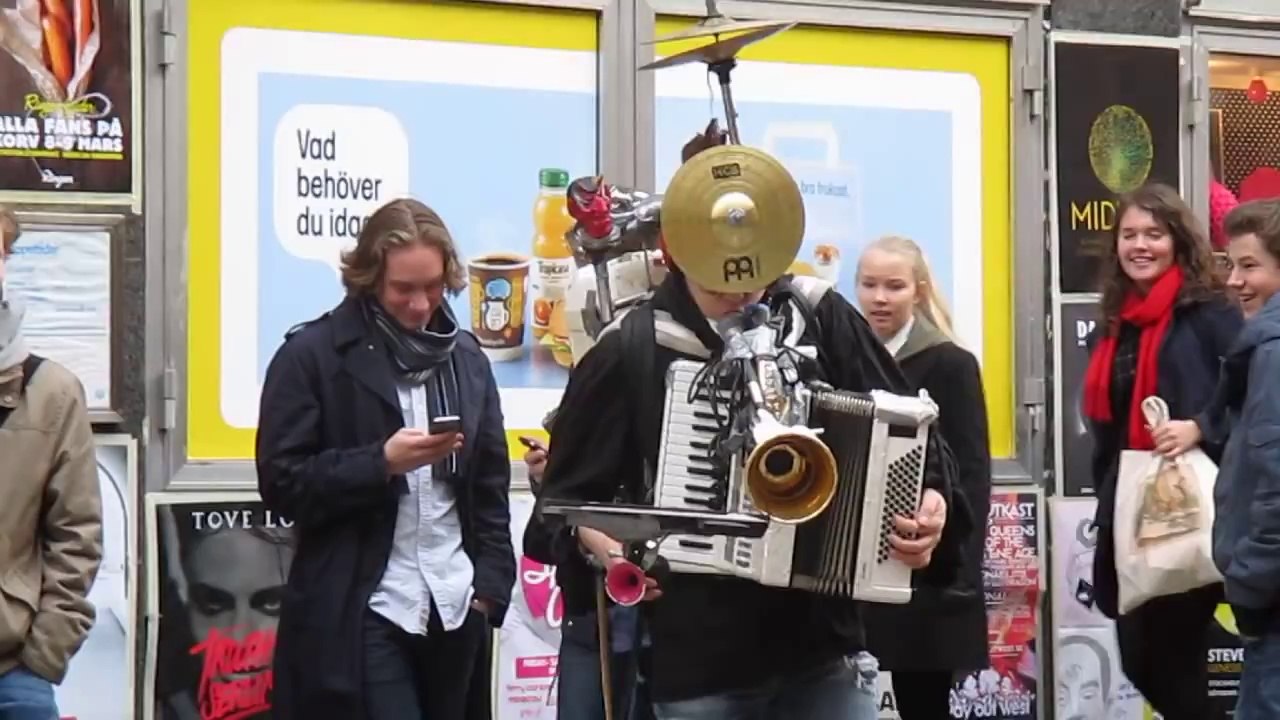 Homme orchestre reprend la musique de Star Wars! Enorme...