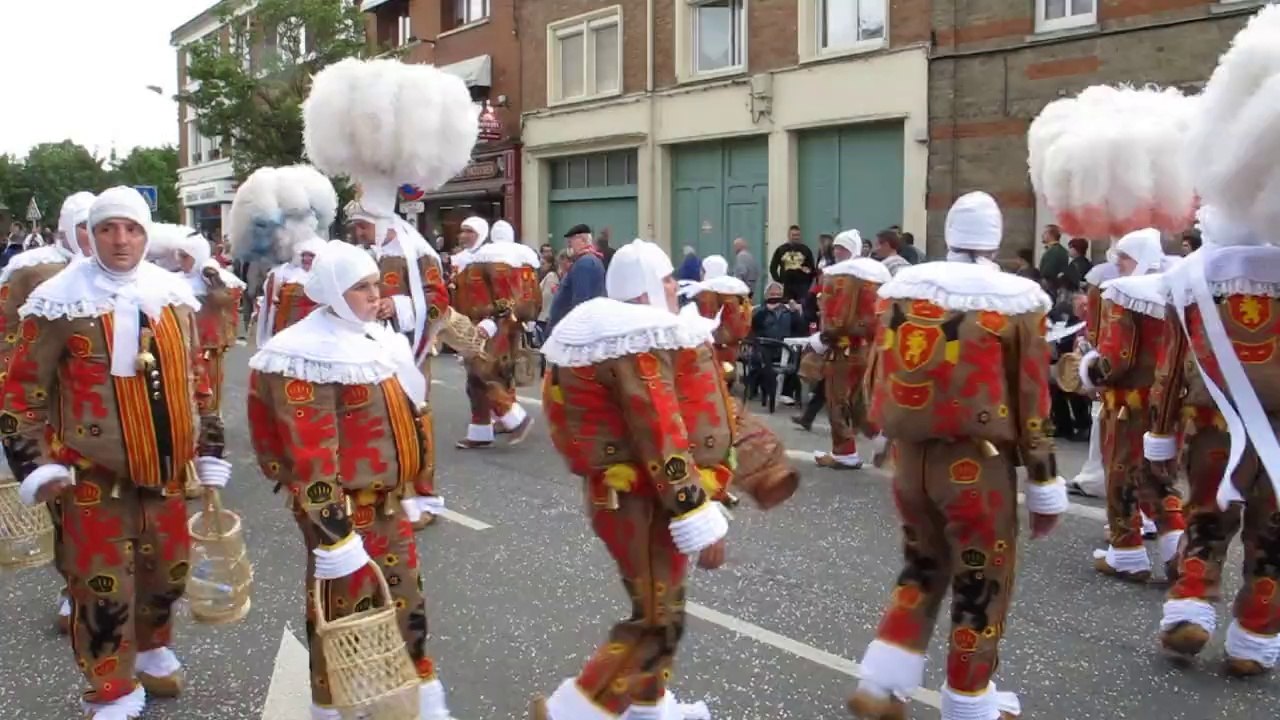 Cavalcade de La Bassée, gilles de La Louvière