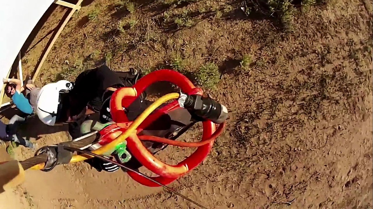 Les records inutiles : le plus grand avion en papier