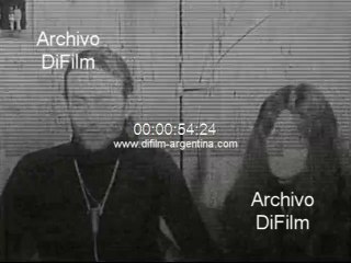 John Lennon returns the medal of the British Empire 1969