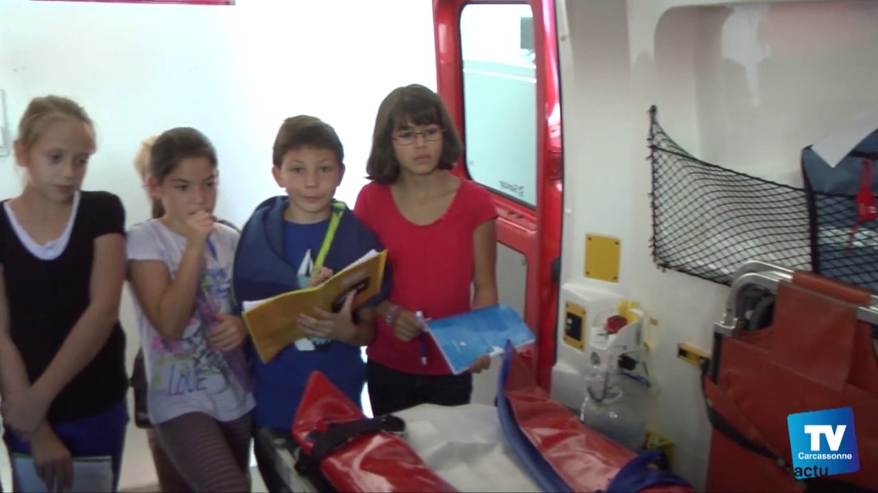 Les élèves de l'école Fabre d'Eglantine en visite à la caserne des pompiers de Carcassonne dans le cadre de la semaine de la Sécurité.