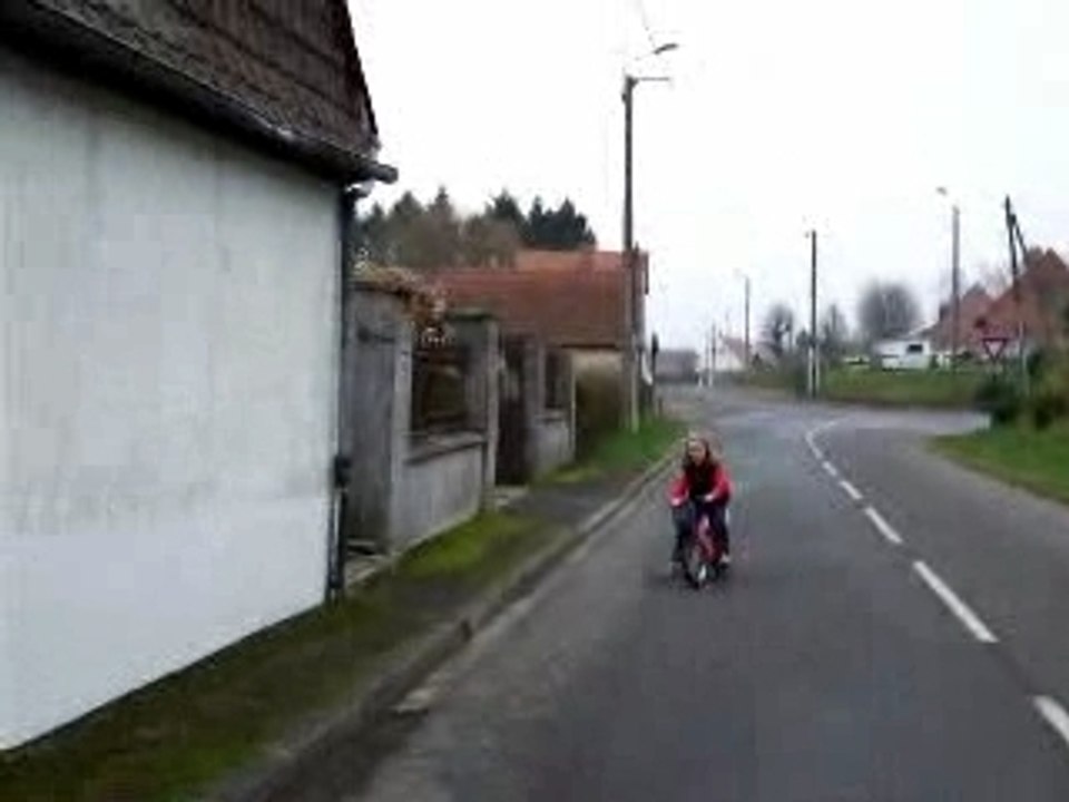 SALOME à vélo sans les roulettes