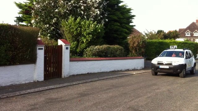 Wissant : annonce en allemand lors du déminage de pieux Rommel