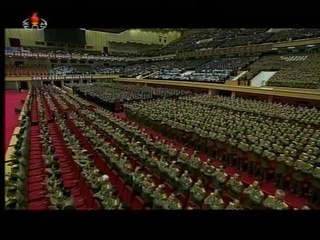 Kim Jong-un boite lors de la cérémonie d'anniversaire des 20 ans de la mort de Kim Il-sung