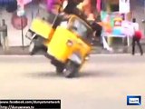 Rickshaw overturns spilling passengers in Mumbai.