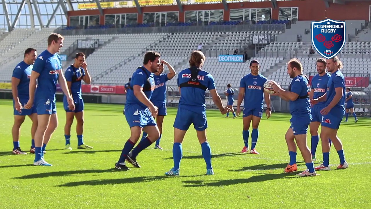 Echauffement dans la bonne humeur au Stade des Alpes avant la mise en place pour FCG-Brive