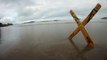 Bumerangue reciclado na Praia do Puruba, Ubatuba, SP, Brasil, mares e rios preservados no Litoral Norte