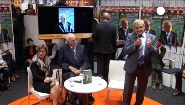 Une biographie non autorisée de Kohl jette une ombre sur les 25 ans de la chute du Mur de Berlin