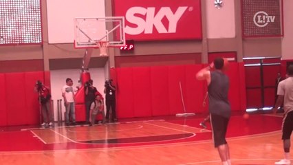 Tirou onda! Astro do Cleveland faz cesta do meio da quadra