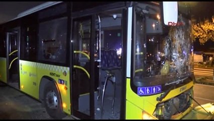 İçinde Yolcu Olan İett Otobüsünü Taşladılar