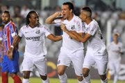 Santos perde caminhão de gols, mas vence Bahia na Vila