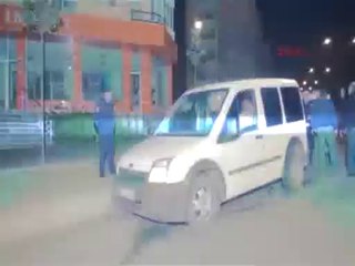 Kahvehaneye silahlı saldırı: 1'i polis, 3 yaralı