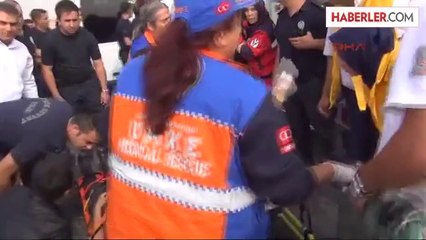 Şanlıurfa-1 Sınırda Görev Yapmak Üzere İl Dışından Gelen Polisleri Taşıyan Minibüs Kaza Yaptı.