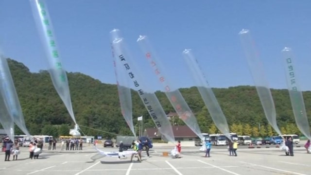 Anti-North Korean protesters send anti-Pyongyang leaflets to North Korea