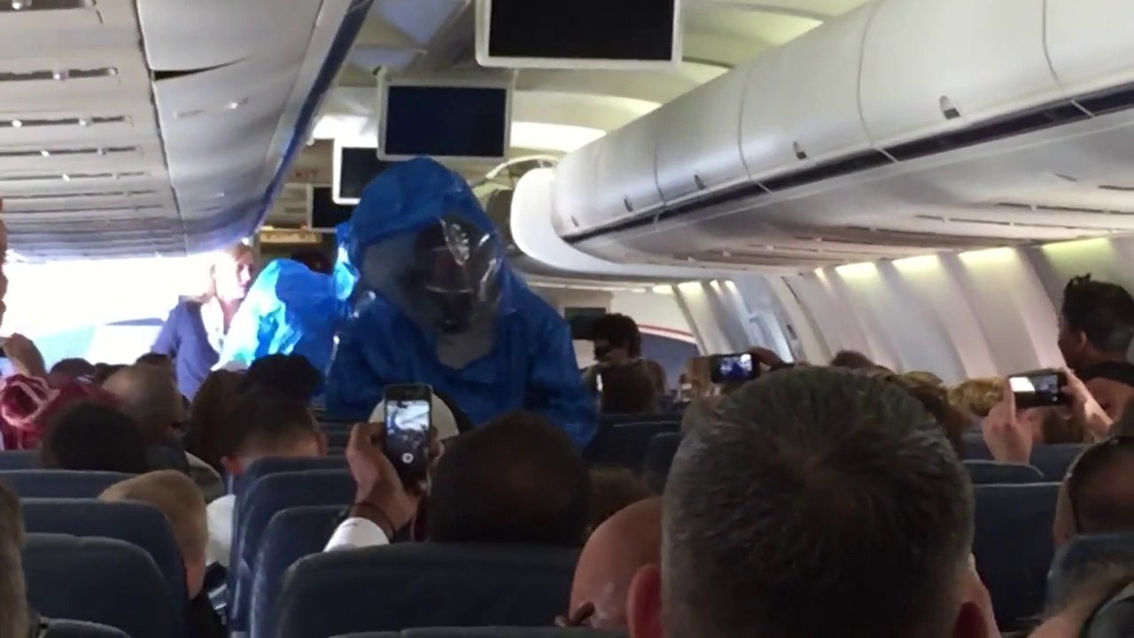Ebola in USA : Security In Hazmat Suits Escort Man Off Airplane After He Made Ebola Joke