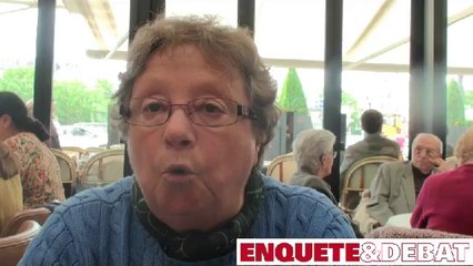 Evelyne Tschirhart présente son livre sur les séries TV sur l'école