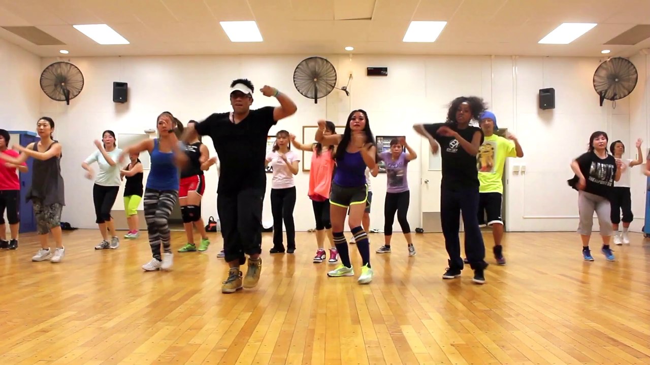 La Botella - Zion & Lennox - Tamara Figueroa - Crazy Sock tv - Robert De Leon -Oscar Dither