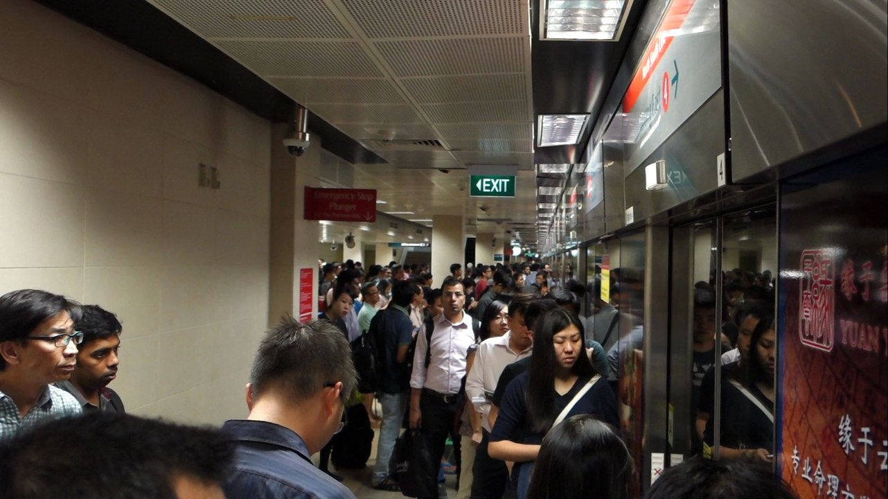 [Sony RX100 III] Bishan MRT Station Red Line during Peak Hour