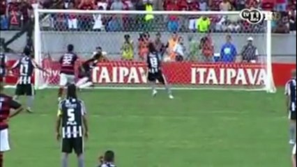 Relembre as principais 'cavadinhas' de Loco Abreu