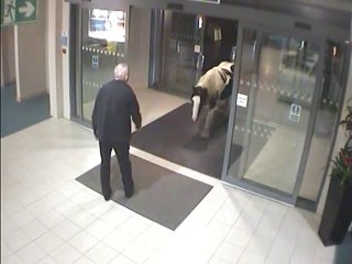 Un poney rend visite à la police!