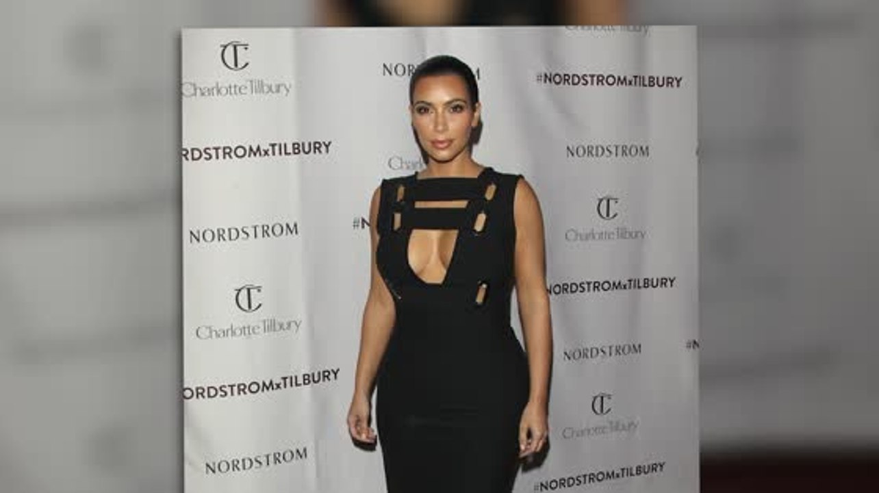 Kim Kardashian zeigt ihre berühmten Kurven