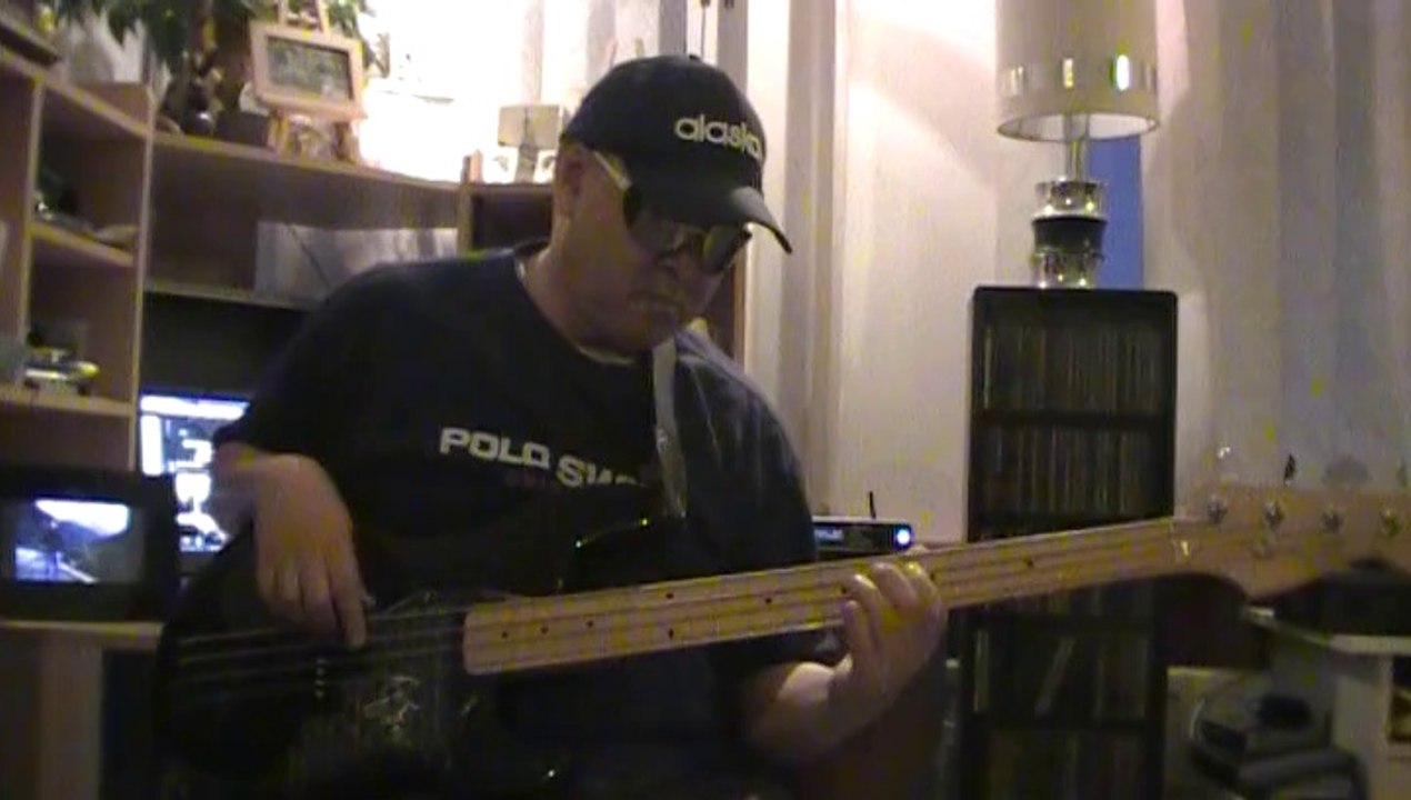 Papa got a brand new bag  James Brown basscover Bob Roha