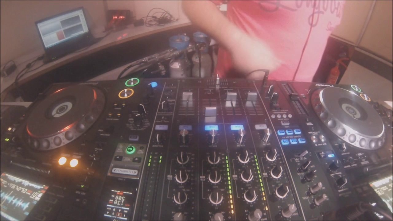 Play 2 Mixx (Afro-Latin VS Electro) JulienF VS DJ Psykosye