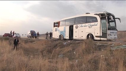Sivas'ta Yolcu Otobüsü Devrildi: 36 Yaralı