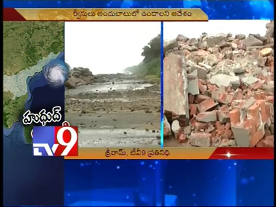 Hud Hud cyclone : Roaring sea destroys Visakha beach wall - Tv9