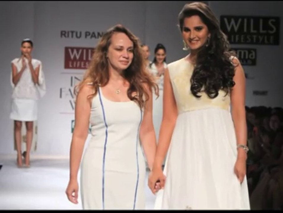 India's Hot Tennis Player Sania Mirza burns the ramp