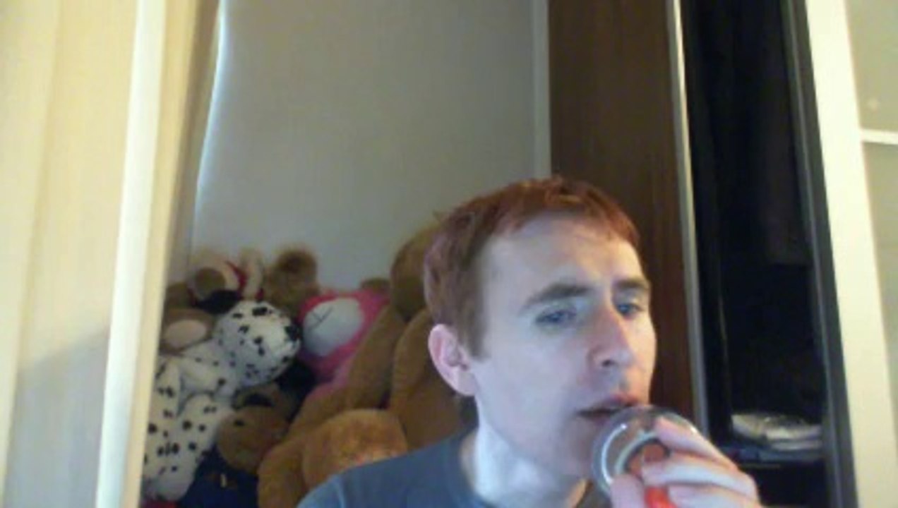 Wiwi égratigne "attache moi" de Clarika