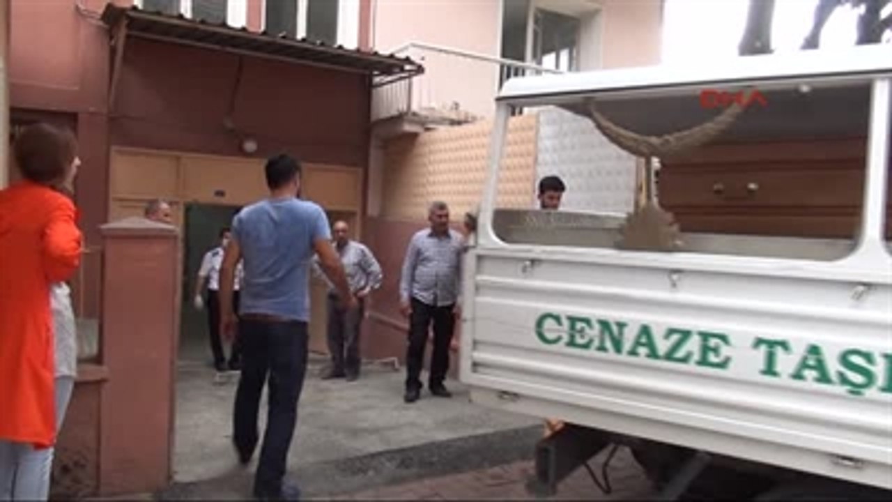 Hatay Tartıştığı Eşini Boğazını Keserek Öldürdü