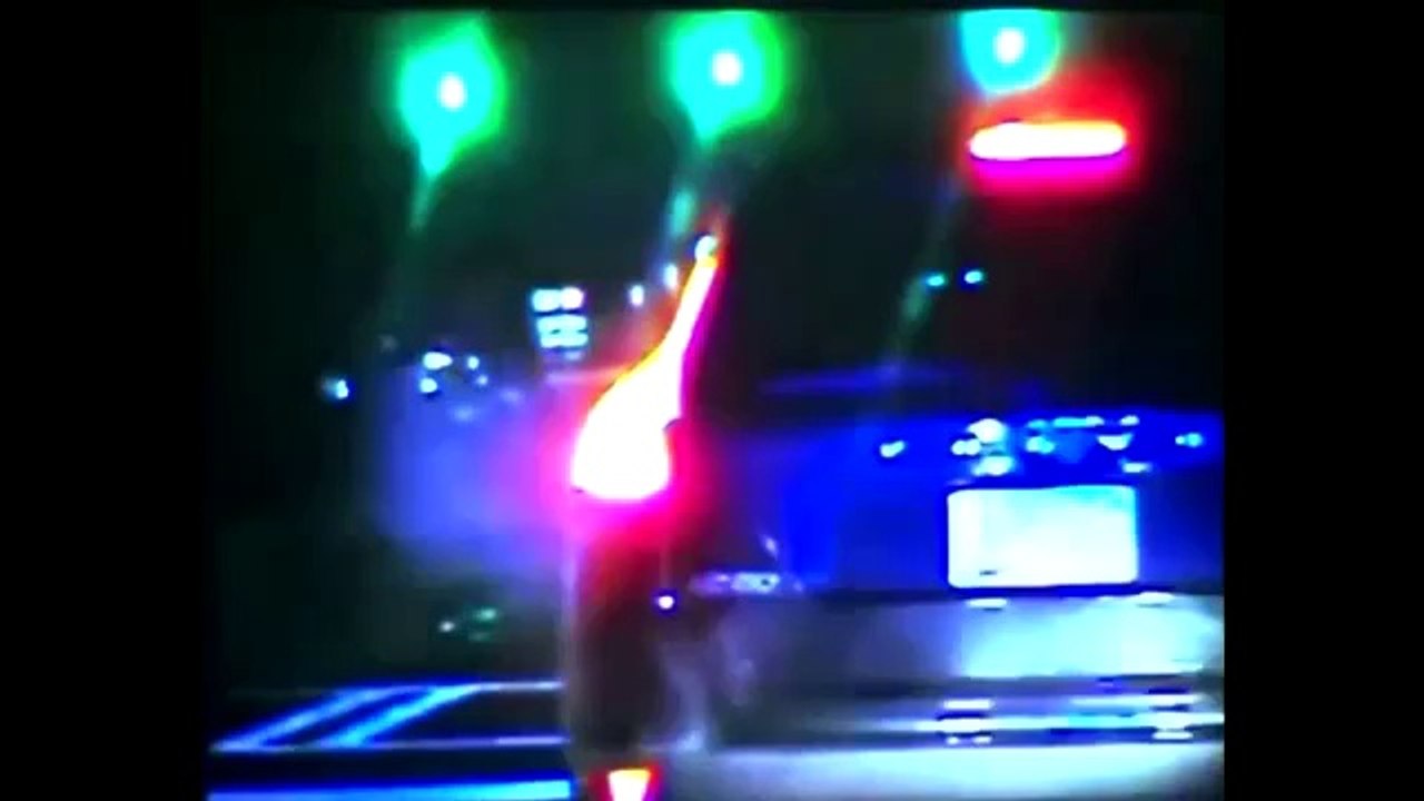 Un policier arrête une voiture et se prend 5 coups de fusil ! avoir