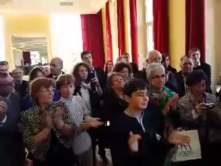 Le ministre de l'Intérieur décore le maire honoraire d'Aunay-sur-Odon