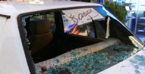 Cam Tuz Buz Oldu, "K.Atatürk" İmza Çıkartması Kaldı