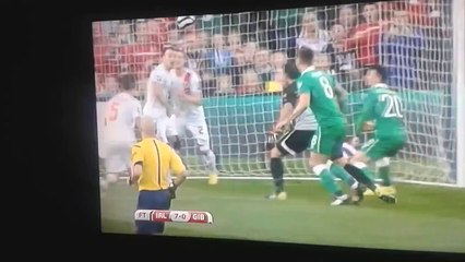 Comique but contre son camp du gardien de Gibraltar. Défaite 7/0