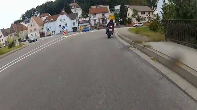 BMW S1000rr vs Yamaha R1 - Araba Tutkum