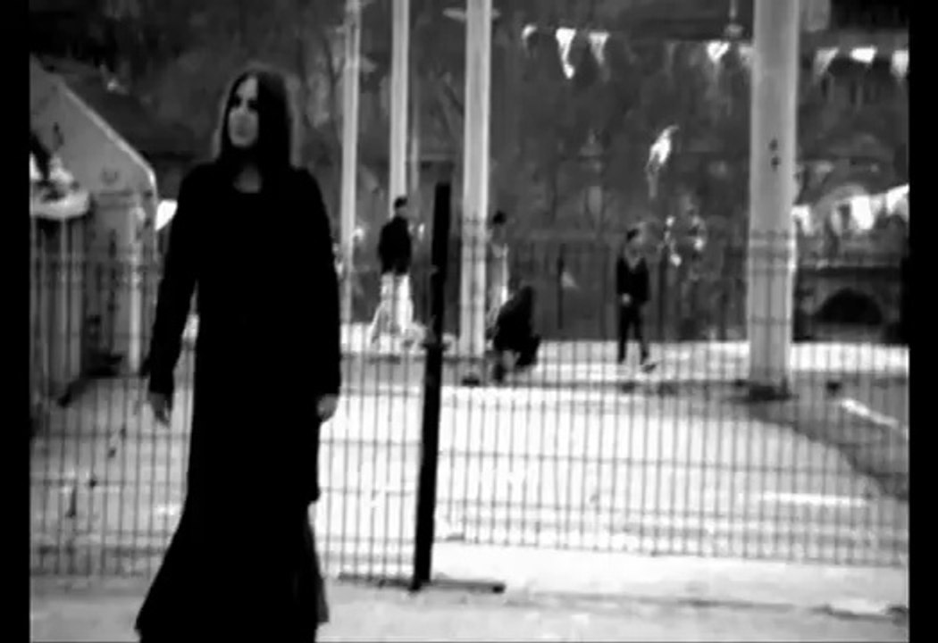 Beni Bu Koca Şehirde Yalnız Bırakma (Nazan Öncel)