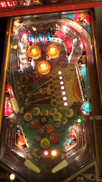 Eight Ball Deluxe Deluxe 01/06/2014