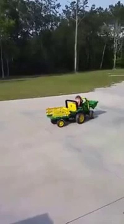 So cute Kid falling asleep driving! Hilarious...