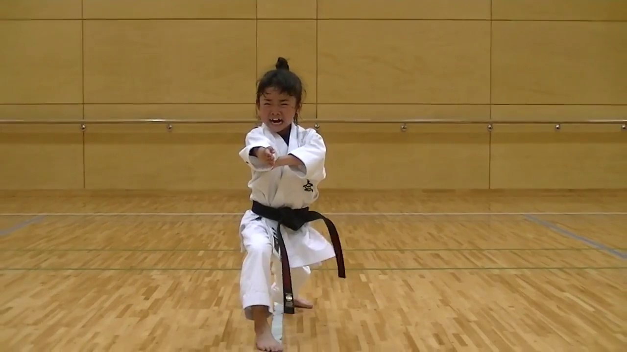 La plus jeune ceinture noire de Karaté : 7 ans à peine!