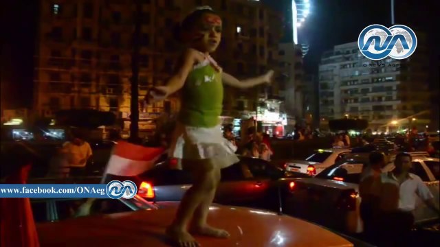 شاهد|| طفلة ترقص على أنغام بشرة خير بميدان التحرير