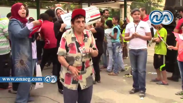 مسنة ترقص على أنغام بشرة خير أمام لجنة تصويت بشبرا فرحاٌ بانتخابات الرئاسة