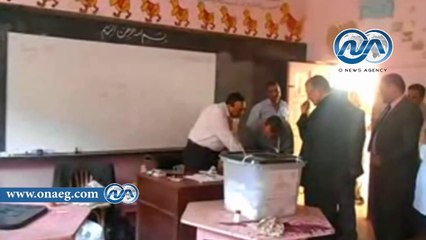 شاهد .. رئيس وأعضاء لجنة الانتخابات بأسيوط يدلون بأصواتهم