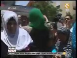 السيدات يرقصون علي أنغام تسلم الأيادي أمام أحد لجان الانتخابات الرئاسية بشبرا