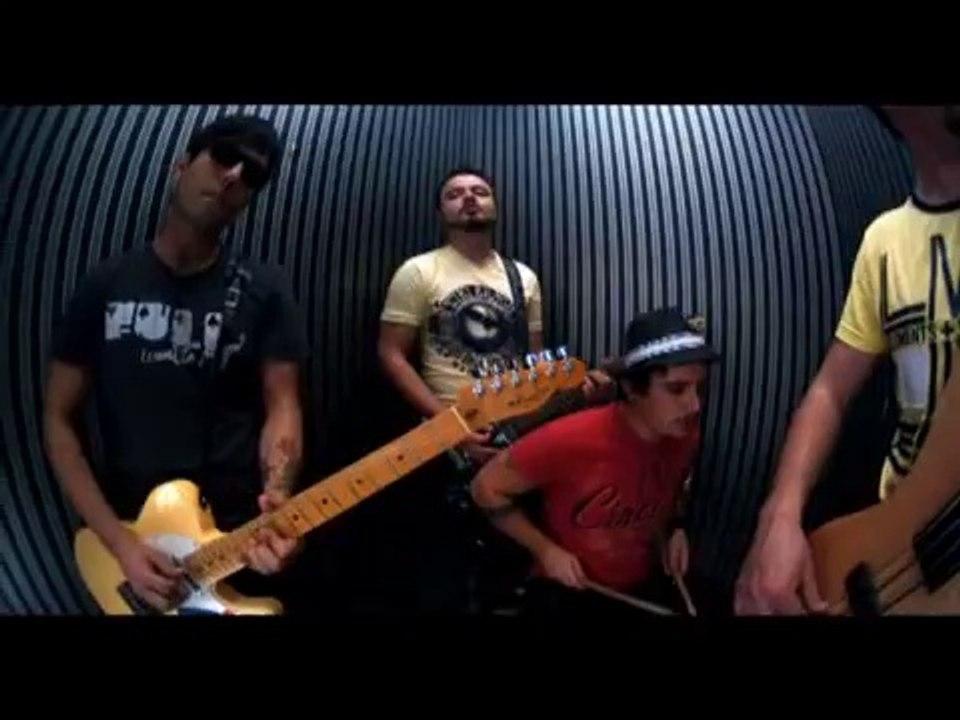 Dört Duvar (Seksendört)