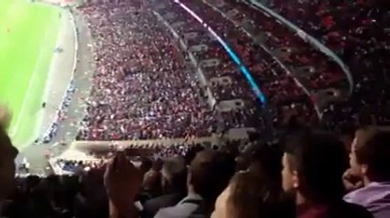 Futbolcuyu Kağıt Uçakla Kafadan Vurmak