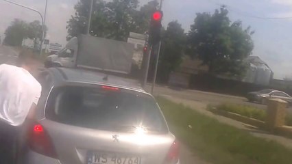 Prendre les clés d'un conducteur complètement bourré et lui sauver la vie!