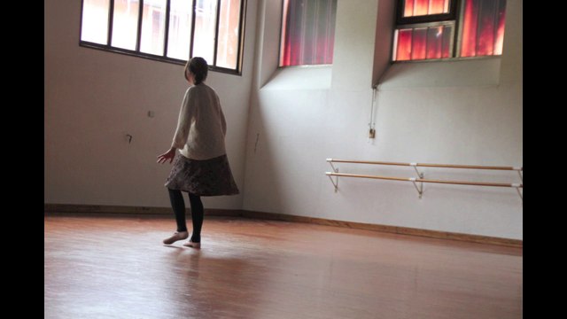 Atelier CORPS & GRAPHIE Salle Plancher Grenette- Bourg St Maurice 2014 EXTRAITS : Impro. libre Avec Mustapha SMITH smithsmouss@gmail.com, Sylvie FUZIER, Corinne LOUBET, Anne BAUTRAIT - Intervenante anne.bautrait@gmail.com Réalisé parNature