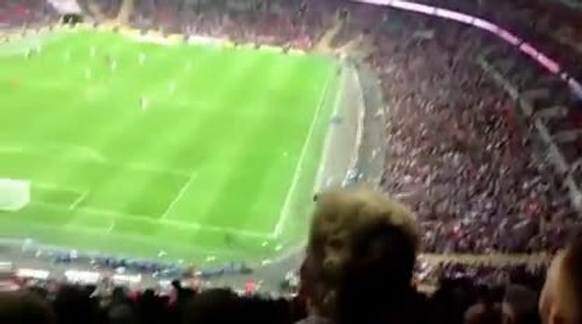 Un avion en papier qui vole bien...